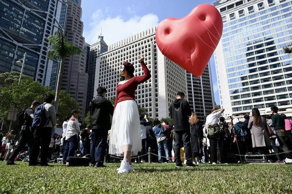 李家超：努力为香港吸“人气”、聚“财气”