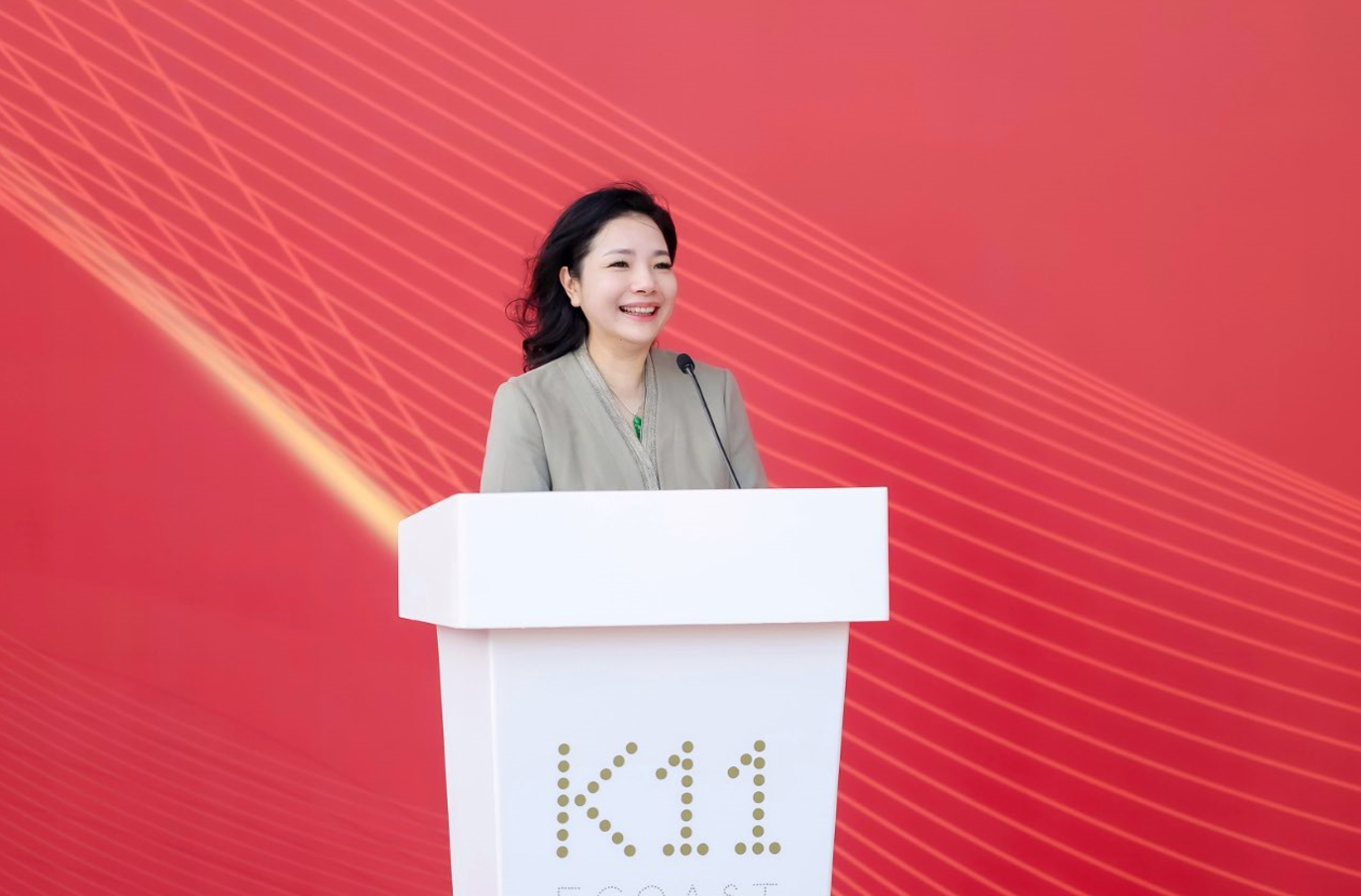 A person standing at a podium

Description automatically generated